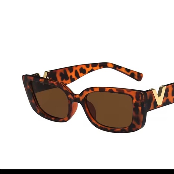 Accessories - Retro-style Leopard Print Sunglasses with Gold Accents.